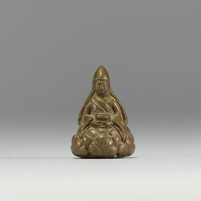 Chine - Tibet - Lama sur fleur de lotus,  sculpture miniature en bronze.