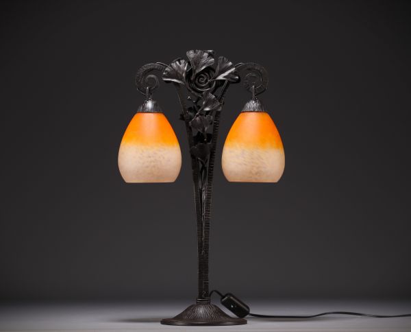 Charles SCHNEIDER (1881-1953) - Shaded glass table lamp, wrought iron base decorated with Ginkgo biloba.