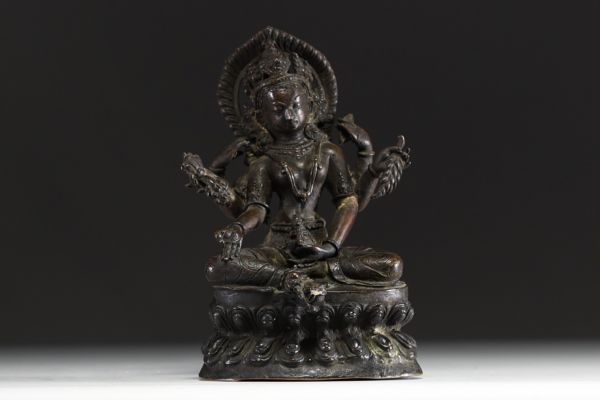 Chine - Tibet - Vasudhara, sculpture en bronze à patine foncée.