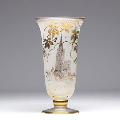 Adat - Art Deco vase in frosted acid-etched glass with gold highlights depicting Strasbourg Cathedral.