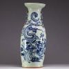 Chine - Vase en porcelaine de chine céladon à décor de dragons