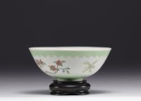 China - Rare Rose Family porcelain bowl with floral decoration and imperial mark, Jiaqing period (1796-1820).