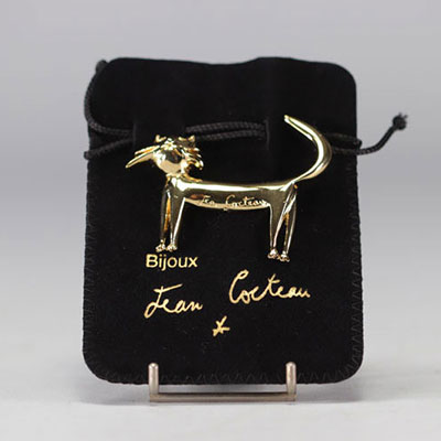 Jean COCTEAU (1889-1963) Gilt metal and enamel brooch named 