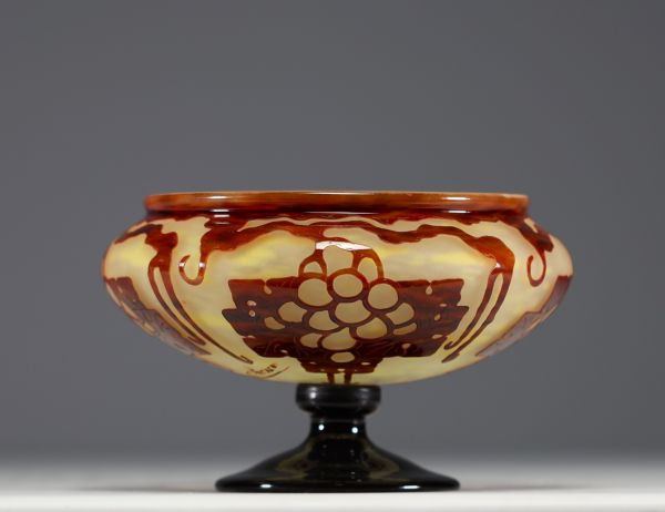 CHARDER Le Verre Français -A multi-layered acid-etched glass footed bowl decorated with a stylised vine, signed.