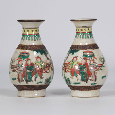 (2) Pair of small Yu hu Chun nankin vases decorated with figures from 19th century