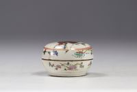 China - A famille rose porcelain covered box decorated with characters.