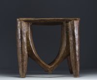 Afrique - Tabouret Nupe en bois sculpté.