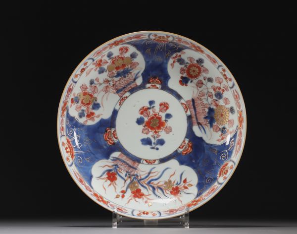 Chine -Assiette en porcelaine, décor Imari, XVIIIe siècle.