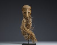 Afrique RDC - Masque Lega en bois sculpté et raphia. première moitié du 20ème siècle