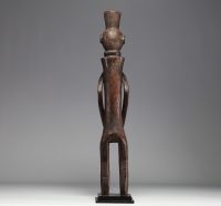 Afrique Nigéria - Grande statue Chamba en bois sculpté.