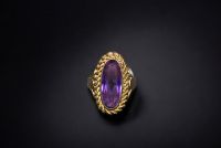 Set in 18k yellow gold and amethyst comprising a pendant, a bracelet, a ring and a pair of earrings, total weight 150g.