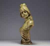 A.H. NELSON (XIXe-XXe siècle) pour GOLDSCHEIDER - Buste de femme en terre cuite patinée d'époque Art Nouveau, signé.