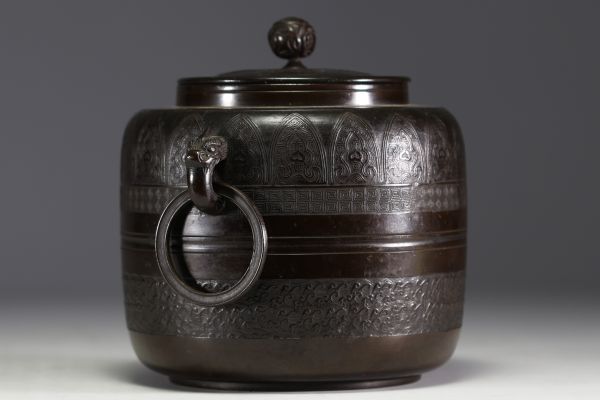 Asia - Bronze covered pot, handles decorated with dragons, 19th century.