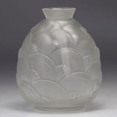 LEUNE France small Art Deco vase decorated with stylized palmettes