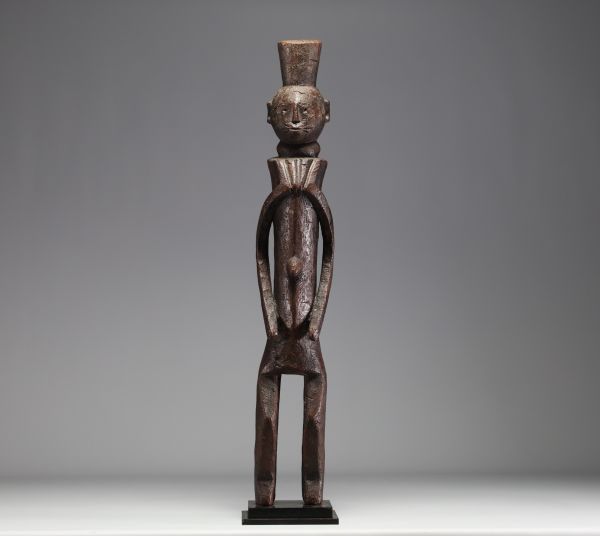 Afrique Nigéria - Grande statue Chamba en bois sculpté.