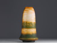 DEVEZ - Camille Trutié de Varreux (1872-1942) Vase en verre multicouche dégagé à l'acide à décor champêtre et de lac, signé.