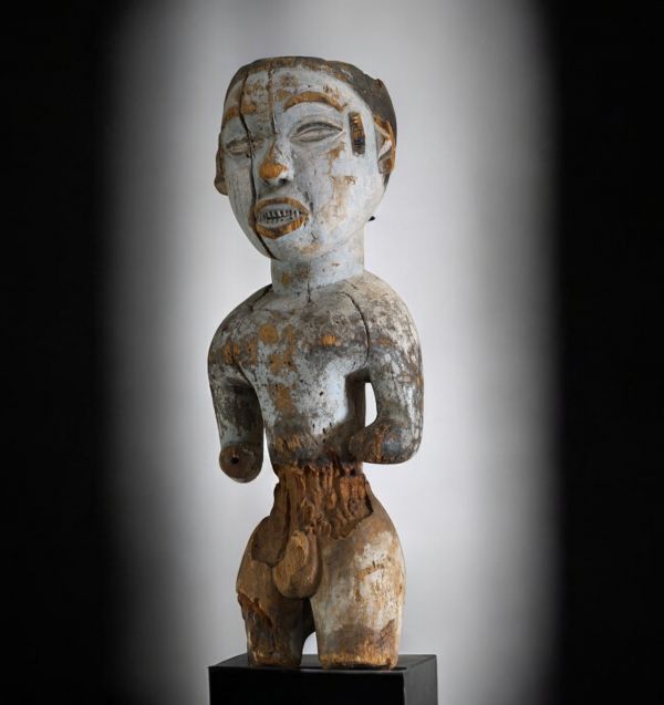 Africa DRC - Statue in carved wood, Congo.