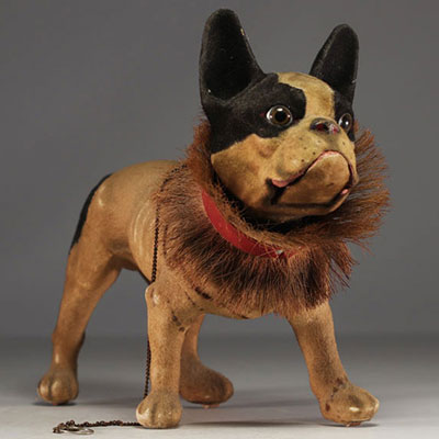 French bulldog toy in papier-mâché on wheel, circa 1930.