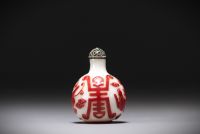 China - Multi-layered glass snuffbox with Chilon decoration.