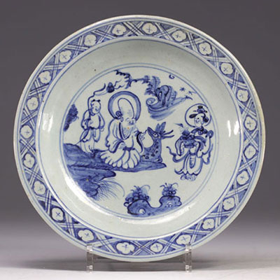 China - White and blue porcelain plate decorated with Shou-Lao, deers and figures, Ming period.