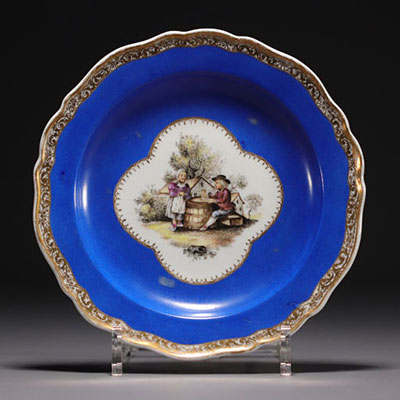 Meissen - Fine porcelain plate decorated with a figure, blue mark with crossed swords.