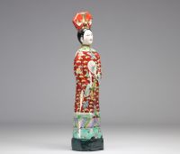 Woman in Chinese porcelain 