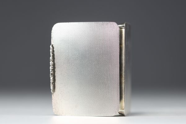 Snuffbox in solid silver.