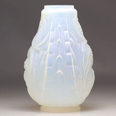 Large opalescent Art Deco vase with stylized decoration of pine cones