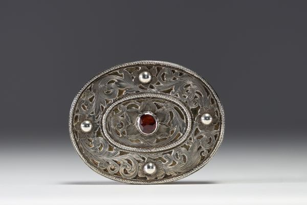 Snuffbox in solid silver and vermeil topped with a red stone, 18th-19th century.