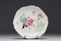 China - Rare and remarkable set of nine polychrome porcelain bowls and saucers decorated with children, Yongzheng, 18th century.