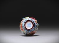 China - Snuffbox in multi-layered glass with painted and enamelled decoration - Qianlong