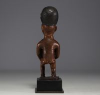 Africa DRC - Rare Bas-Congo fetish with magic charge, 19th century (restoration to the headdress and belt)