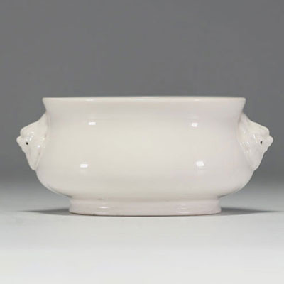 Chine - Bol en porcelaine blanche monochrome, marque sous la pièce, d'époque XIXème