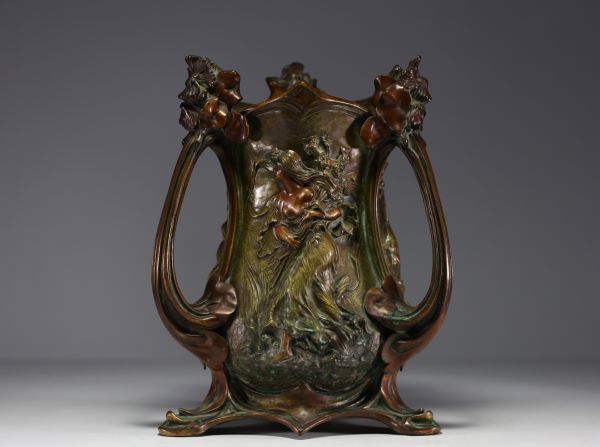 Raphaël Charles PEYRE (1872-1949) Imposing Art Nouveau bronze jardinière decorated with women in bloom, signed.