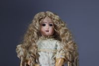 JUMEAU - Porcelain doll n°8, open mouth, in original clothes.