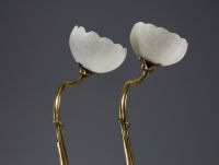 Louis MAJORELLE (1859-1926) - Rare paire de lampes de table en bronze doré en forme de nénuphar, bobèches en verre Daum Nancy rapportées.