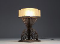 Muller Frères Lunéville - Art Deco cubic desk lamp, stylized and hammered metal base, stylized cubic glass, signed.