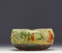 DAUM Nancy - Four-lobed cup in acid-etched marmorated glass with enamelled decoration of columbine flowers, signed.