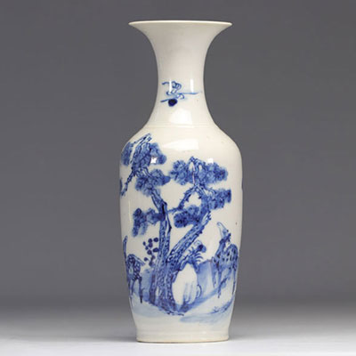 Vase en porcelaine de chine blanc bleu à décor de Daims d'époque Qing (清朝)