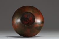 Japon - Vase en bronze, technique Murashido à patine rouge et or, période Taishō, XXème, marque sous la pièce.