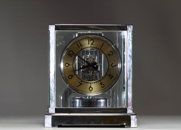 Jaeger-LeCoultre - Pendule Atmos à mouvement perpétuel, cage nickelée.