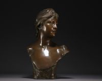 Jef LAMBEAUX (1852-1908) Bronze bust of a young woman