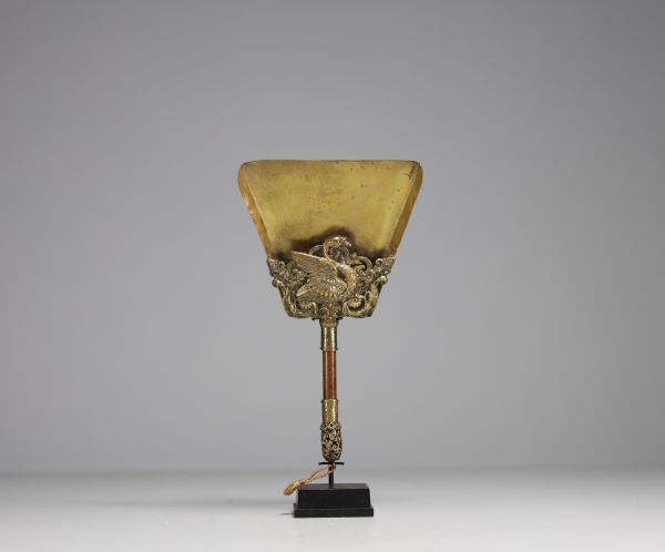 Crumb collector in bronze, brass and wood, 19th century.