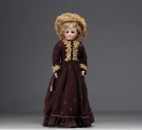 Frères KUHNLENZ - Closed mouth doll, no. 3815, leather body, 1890.