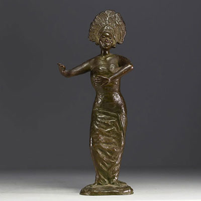 Sculpture ancienne en bronze représentant un danseuse indonésienne.