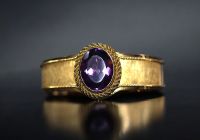 Set in 18k yellow gold and amethyst comprising a pendant, a bracelet, a ring and a pair of earrings, total weight 150g.