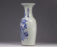 Chinese porcelain vase with phoenix design on a celadon background from the 19th century