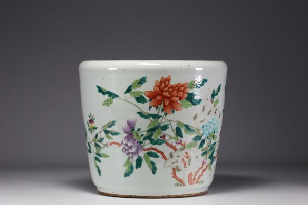 China - Imposing famille rose porcelain jardinière decorated with peonies and butterflies, Qing dynasty, 19th century.