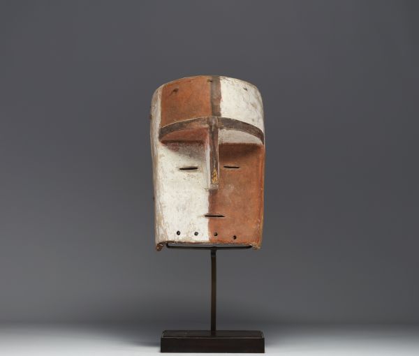 Gabon - Adouma mask, first half of the 20th century.