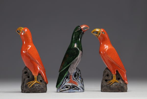 China - Glazed stoneware parrots, Qing dynasty.